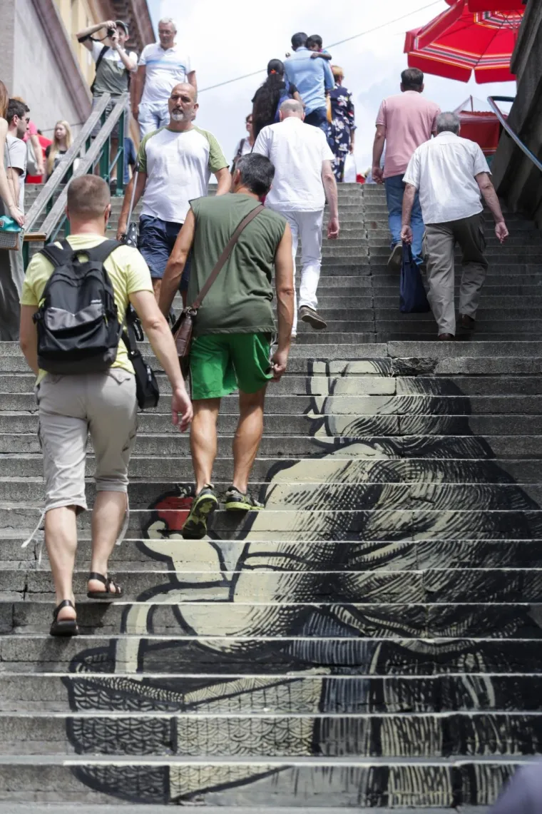 URBANI STIL ZAGREBAČKE KUMICE: Na Dolcu osvanuo neobičan grafit