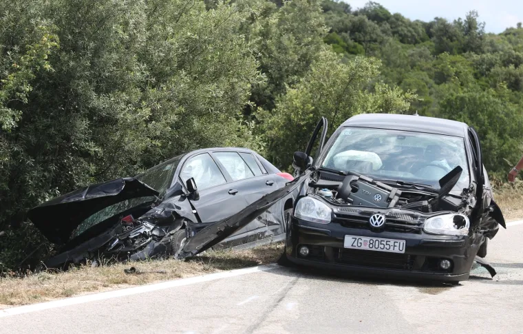 SEDAM OSOBA ZAVRŠILO U ŠIBENSKOJ BOLNICI: Lančani sudar četiri automobila kod Tišnjanske Dubrave