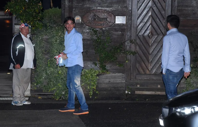 FOTOGALERIJA: Nakon dočeka na trgu Vatreni slavlje nastavili u društvu ljepših polovica u restoranu Okrugljak