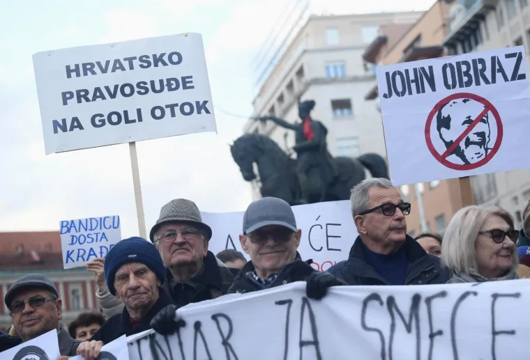 VELIKI PROSVJED PROTIV MILANA BANDIĆA U SRCU ZAGREBA: Građani mu svašta poručili: 'Miki bit ćeš novi gradonačelnik Remetinca'