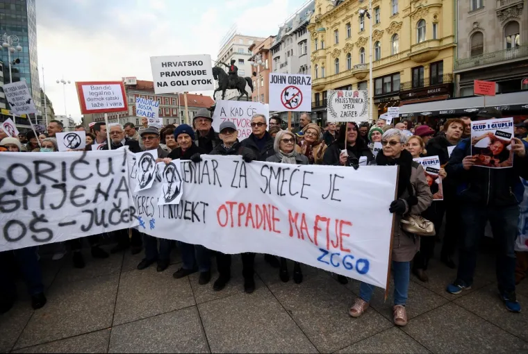 VELIKI PROSVJED PROTIV MILANA BANDIĆA U SRCU ZAGREBA: Građani mu svašta poručili: 'Miki bit ćeš novi gradonačelnik Remetinca'