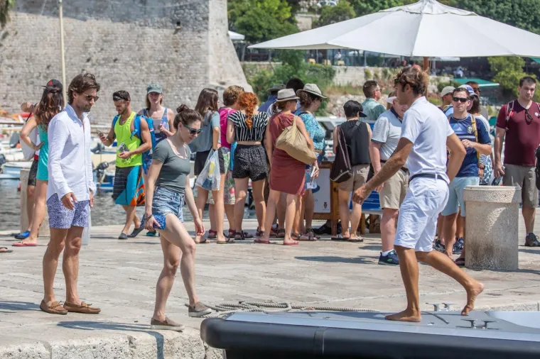 LJUBAV U DUBROVNIKU: Zaljubljena njujorška balerina s novim dečkom plovi na Valentinovoj jahti