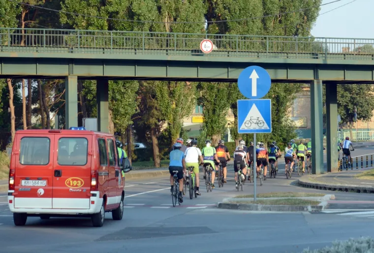 U SISKU STARTAO MARATON ZA VATROGASCE POGINULE NA KORNATIMA: Dugačak je 320 km, sudjeluju i biciklisti vatrogasci