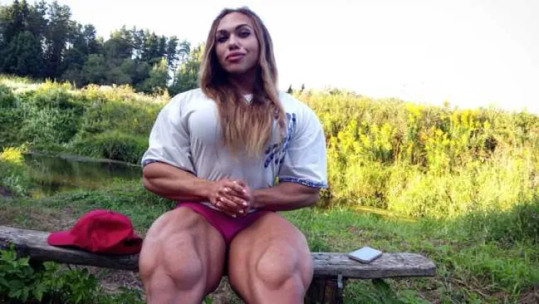 RUSKA DIZAČICA UTEGA KRENULA SE KLESATI SA SAMO 14 GODINA: Danas joj Hulk nije ni do koljena