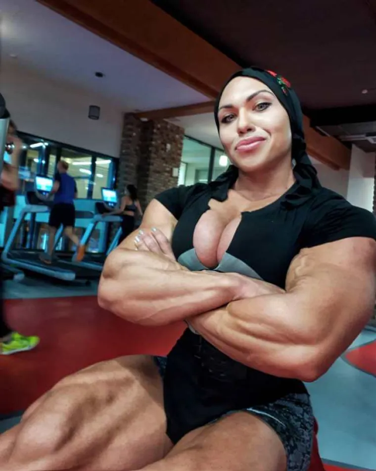RUSKA DIZAČICA UTEGA KRENULA SE KLESATI SA SAMO 14 GODINA: Danas joj Hulk nije ni do koljena