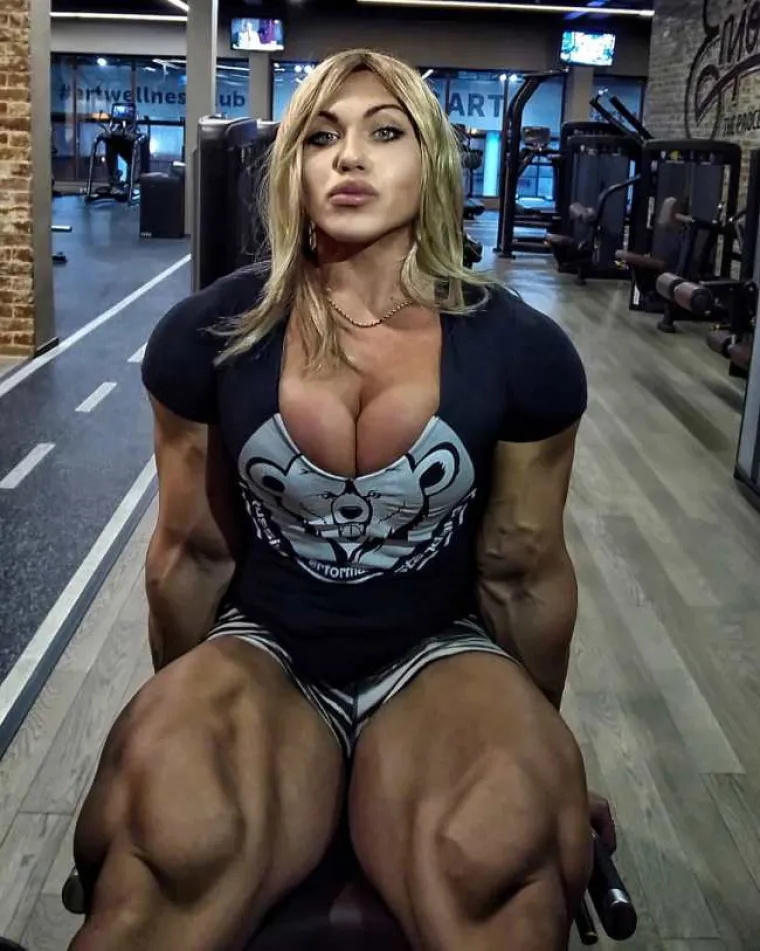 RUSKA DIZAČICA UTEGA KRENULA SE KLESATI SA SAMO 14 GODINA: Danas joj Hulk nije ni do koljena