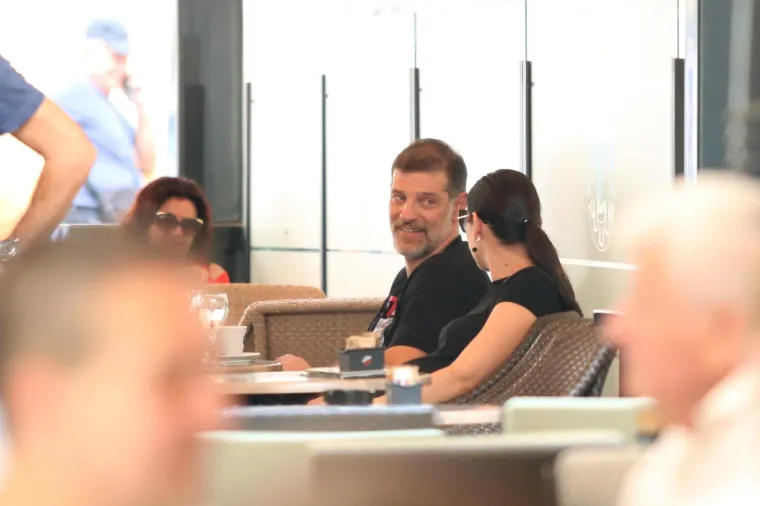 SLAVEN BILIĆ TRUDNU ZARUČNICU IZVEO NA ŠPICU: Na kavi im se pridružili i drugi nogometni velikani