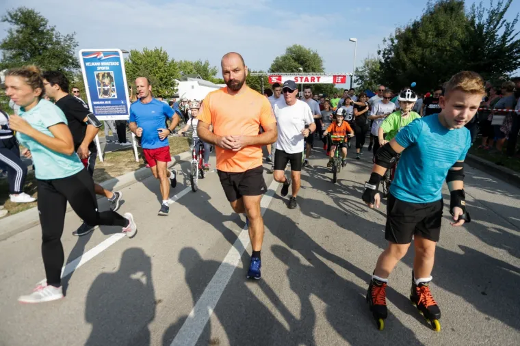 19. TERRY FOX RUN U ZAGREBU: Pet tisuća ljudi trčalo, hodalo, rolalo i bicikliralo  na Jarunu