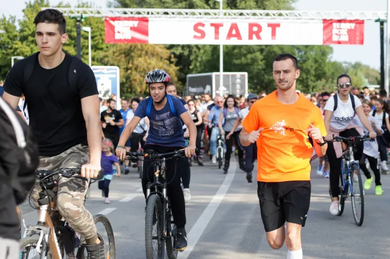 19. TERRY FOX RUN U ZAGREBU: Pet tisuća ljudi trčalo, hodalo, rolalo i bicikliralo  na Jarunu