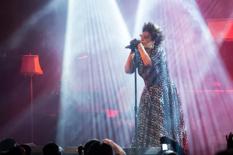 NIJE ODUŠEVILA: Pogledajte kako je bilo sinoć na koncertu slavne Macy Gray