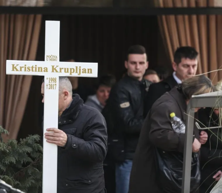 Sprovod ubijene 18-godišnjakinje Kristine Krupljan.