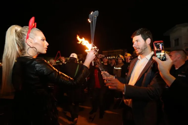 'VRAŽJA' AVA 'SMOTALA' PERNARA: 'Ivane, ako je želiš opaliti, ne budi pasivan, nasrni k'o muško i tvoja je, ne glumi finoću'