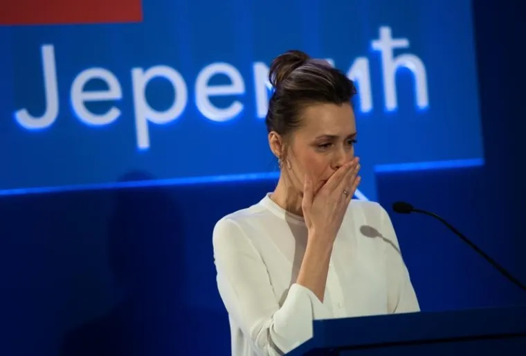 SUZE SUPRUGE PREDSJEDNIČKOG KANDIDATA: Nataša Jeremić se nakon teških optužbi slomila pred novinarima