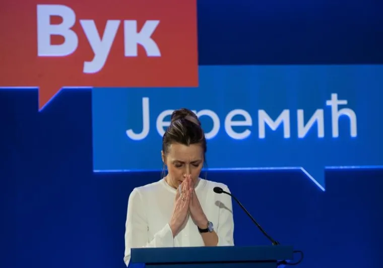 SUZE SUPRUGE PREDSJEDNIČKOG KANDIDATA: Nataša Jeremić se nakon teških optužbi slomila pred novinarima