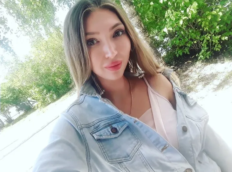 Plaćene su po satu da brbljaju i piju! Cvjeta novi biznis, a ova djevojka upravo je otkrila detalje, pa čak i koliko se zarađuje