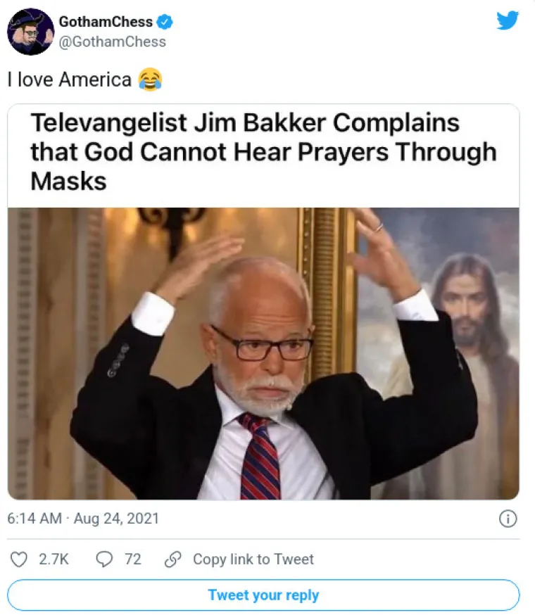 3. Evo nam i Boga: Američki TV propovjednik Jim Bakker izjavio je da Bog kroz maske ne čuje molitve ljudi.