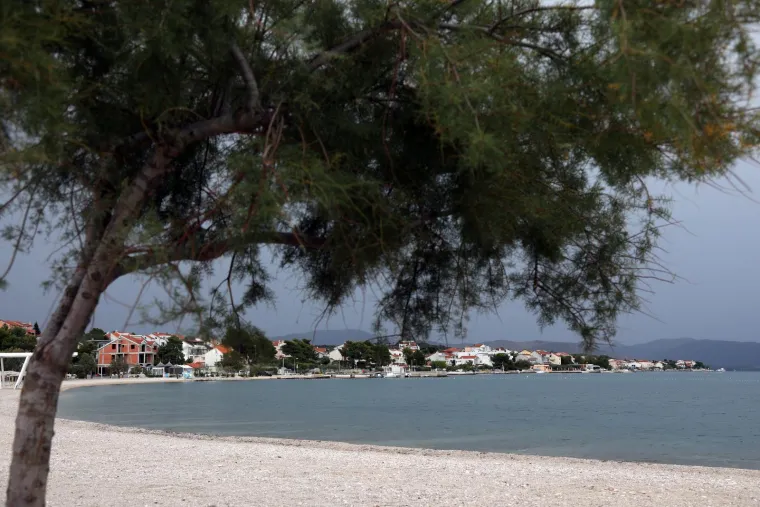Donedavno je sve vrvjelo turistima, a sada...: Kiša, bura i hladnoća ispraznile hrvatsku obalu