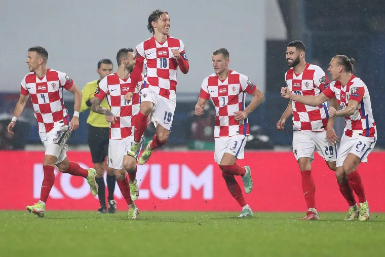 Iako su kiksali, možemo i moramo biti ponosni na ovakve prizore zajedništva: Glavu gore Vatreni, vjerujemo u vas