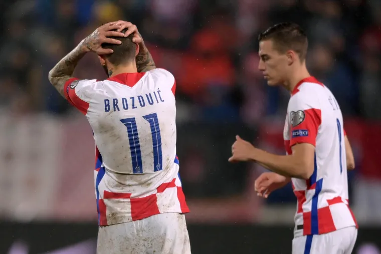 Iako su kiksali, možemo i moramo biti ponosni na ovakve prizore zajedništva: Glavu gore Vatreni, vjerujemo u vas