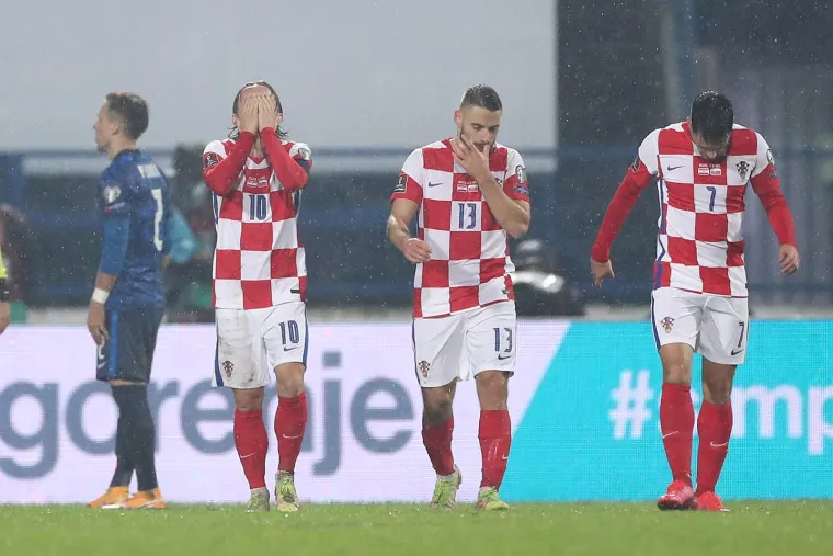 Iako su kiksali, možemo i moramo biti ponosni na ovakve prizore zajedništva: Glavu gore Vatreni, vjerujemo u vas