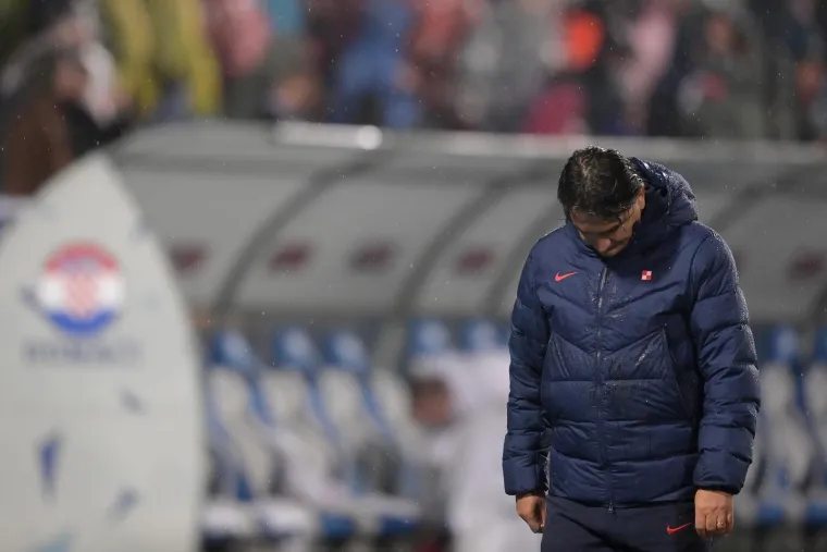 Iako su kiksali, možemo i moramo biti ponosni na ovakve prizore zajedništva: Glavu gore Vatreni, vjerujemo u vas