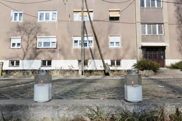 ZAGREBAČKA VOLOVČICA ZAVIJENA U CRNO: Lampaši ispred zgrade u kojoj je živjela ubijena djevojka