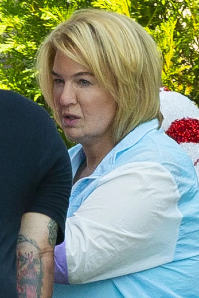 Kladimo se da ne znate koja je holivudska diva na fotkama: Svi je pamte kao seksepilnu slatkicu, a pogledajte ju sad!