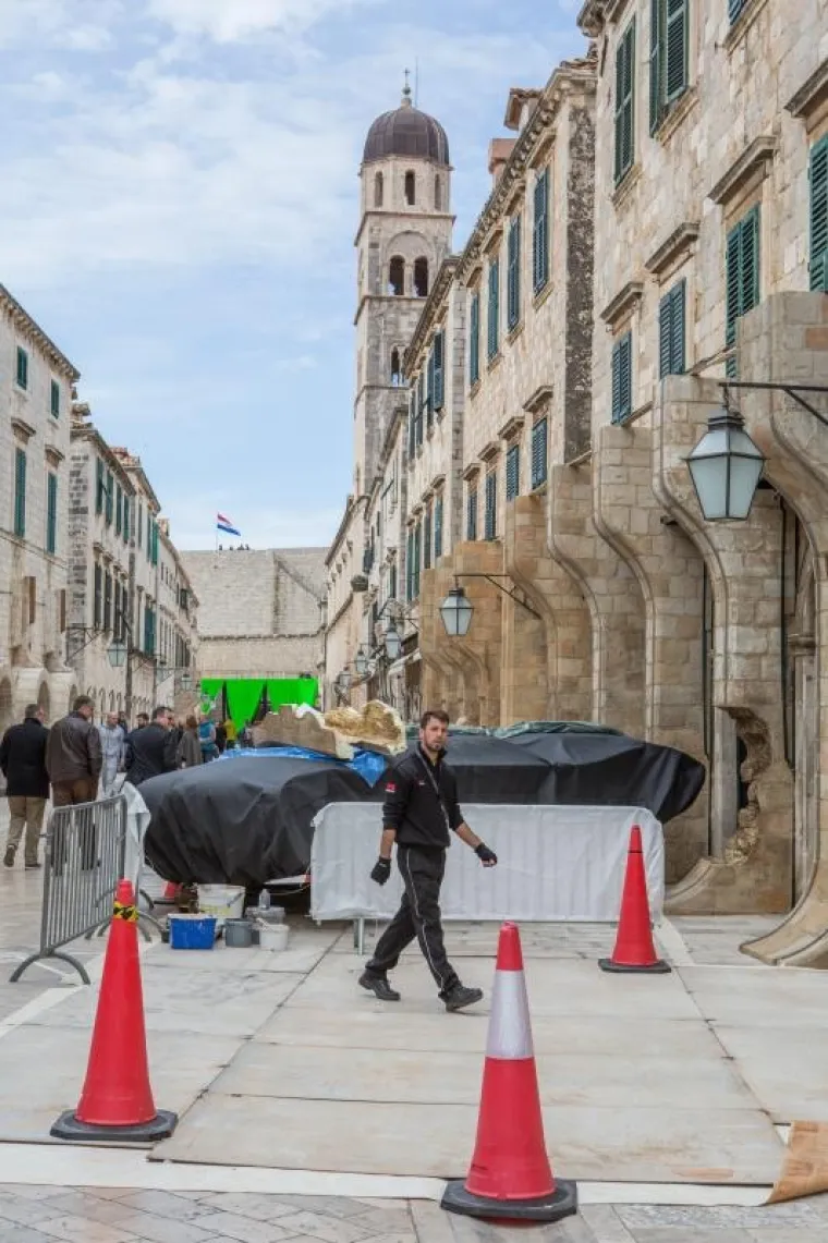 PROBLEMI U DUBROVNIKU: Letjelica iz 'Star Warsa' se zabila u stup i odlomila ga