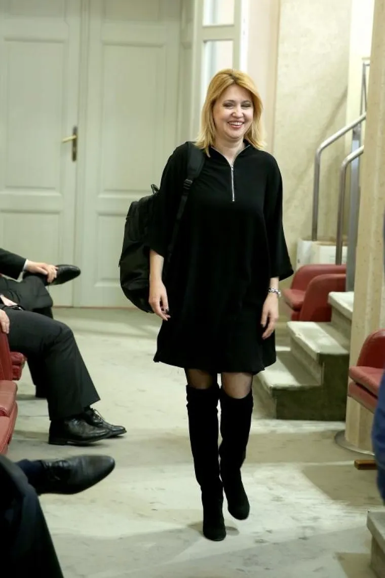 Milanka Opačić s osmijehom na licu prošetala je sabornicom