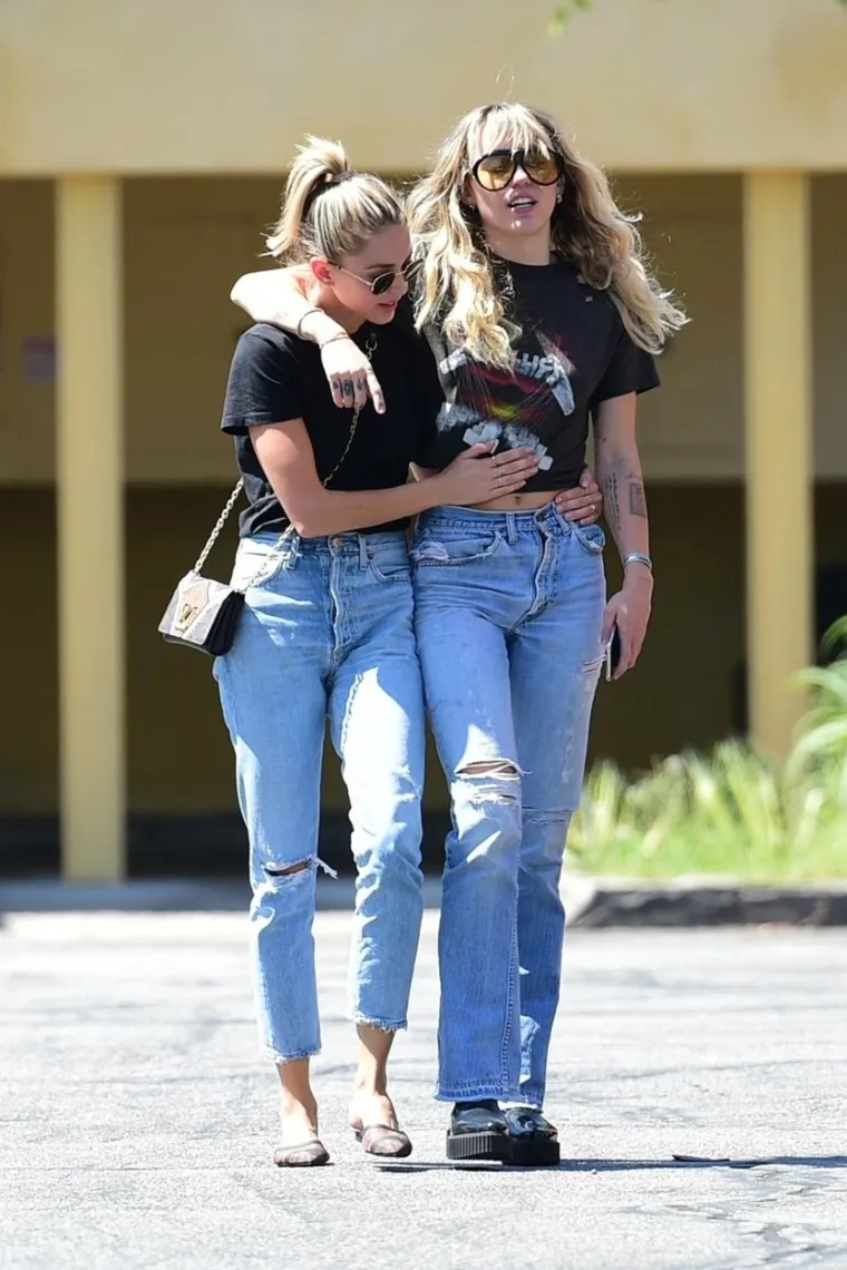 NISU BILE JEDNA ZA DRUGU: Miley Cyrus i Kaitlynn Carter prekinule nakon mjesec dana veze