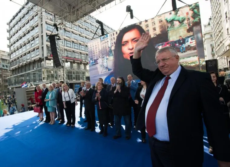 RADIKALI MARŠIRALI BEOGRADOM: Mahali su četničkim zastavama i slušali Šešeljev govor...