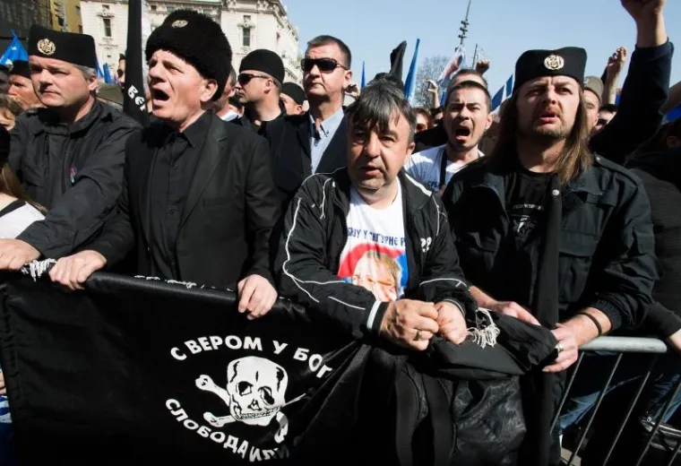 RADIKALI MARŠIRALI BEOGRADOM: Mahali su četničkim zastavama i slušali Šešeljev govor...