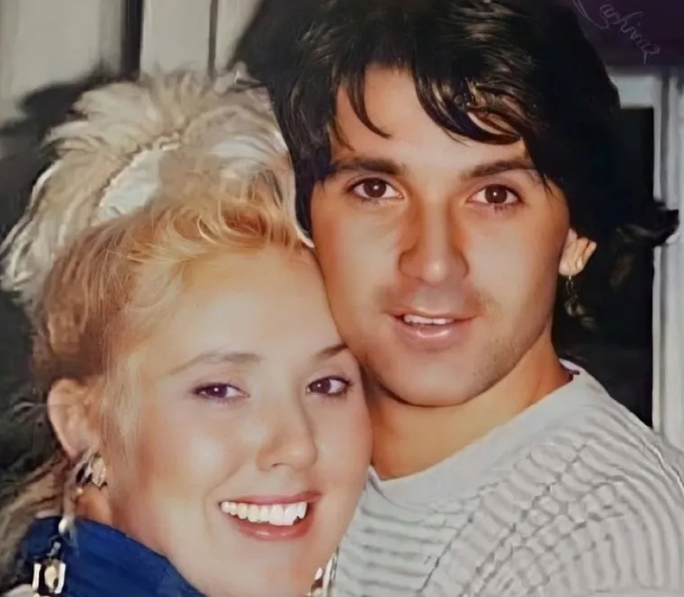 U braku je s bivšim tenisačem Slobodanom Bobom Živojinovićem, s kojim ima dva sina, Stefana i Viktora. Njihov brak traje od 1991. godine i često su isticali da su uzajamno poštovanje i razumijevanje ključ njihove ljubavi.