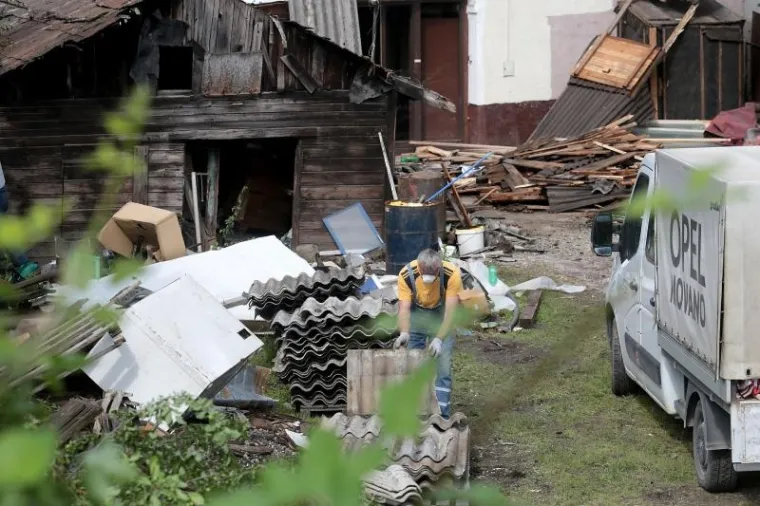 DAN NAKON DRAMATIČNE DELOŽACIJE: Počelo rušenje kuće na Heinzelovoj