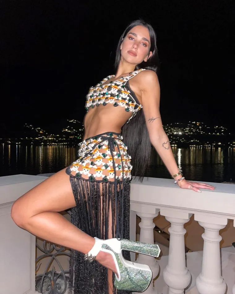 Dua Lipa je idealna kombinacija nevine slatkoće i vrućeg seksepila: Iskopali smo njezine najseksi fotke