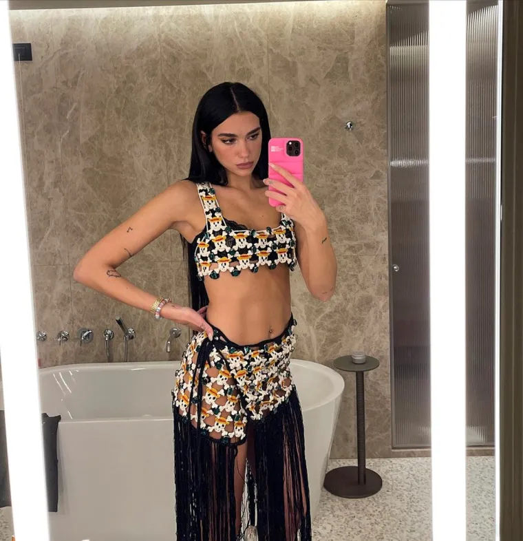 Dua Lipa je idealna kombinacija nevine slatkoće i vrućeg seksepila: Iskopali smo njezine najseksi fotke