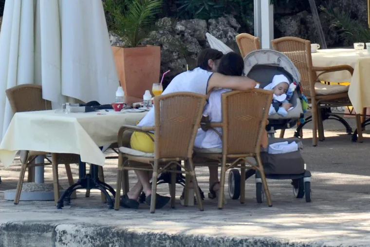 &quot;Severina je zlato moje, sunce moje, duša i ljubav moja, sreća i tuga moja, moja posljednja i prva ljubav... Rođenjem našeg sina Aleksandra naša veza je postala neraskidiva. Mi smo sada mama i tata i svjesni smo toga da je sreća našeg djeteta važnija od toga jesmo li mi muž i žena, a i svega ostalog, i to podrazumijeva i harmoničnu i sretnu vezu nas kao roditelja. Mi nismo klinci da bismo se sada rastajali u strahu da ne propustimo neku bolju priliku&quot;, kazao je tada Popović. a Severinin jedini komentar bio je &quot;lijepo je da se čovjek trudi&quot;.