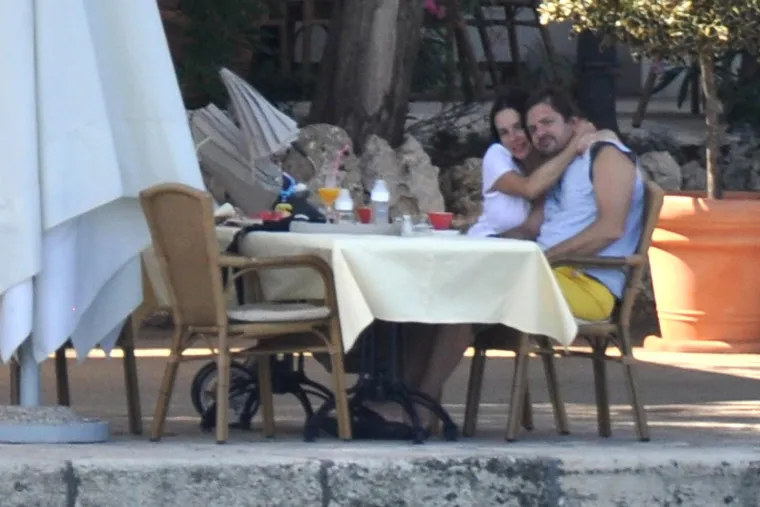 Do kraja veze došlo je u kolovozu 2013. godine, kada je počela borba za skrbništvo nad malim Aleksandrom, koja se pretvorila u rat između bivših ljubavnika. 