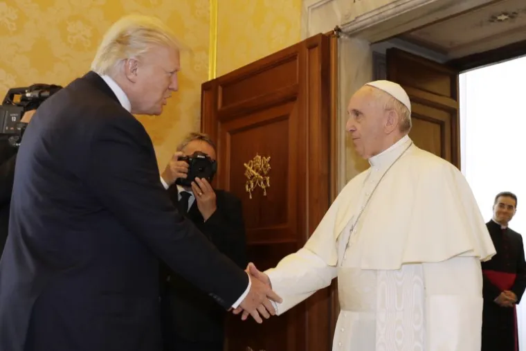 Papa i Trump susreli se u Vatikanu, pogledajte kako su bile odjevene Melania i Ivanka