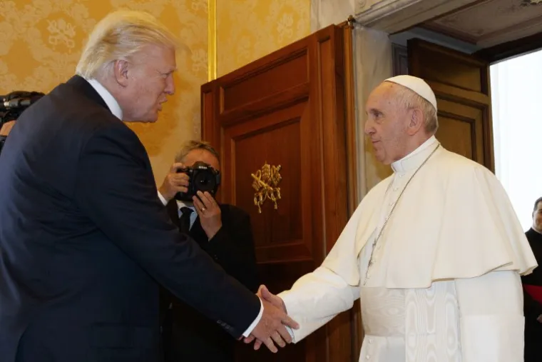 Papa i Trump susreli se u Vatikanu, pogledajte kako su bile odjevene Melania i Ivanka