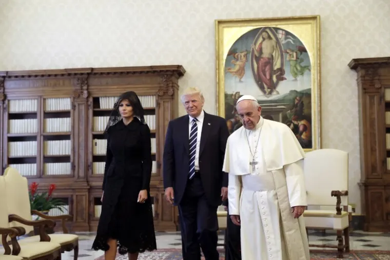 Papa i Trump susreli se u Vatikanu, pogledajte kako su bile odjevene Melania i Ivanka