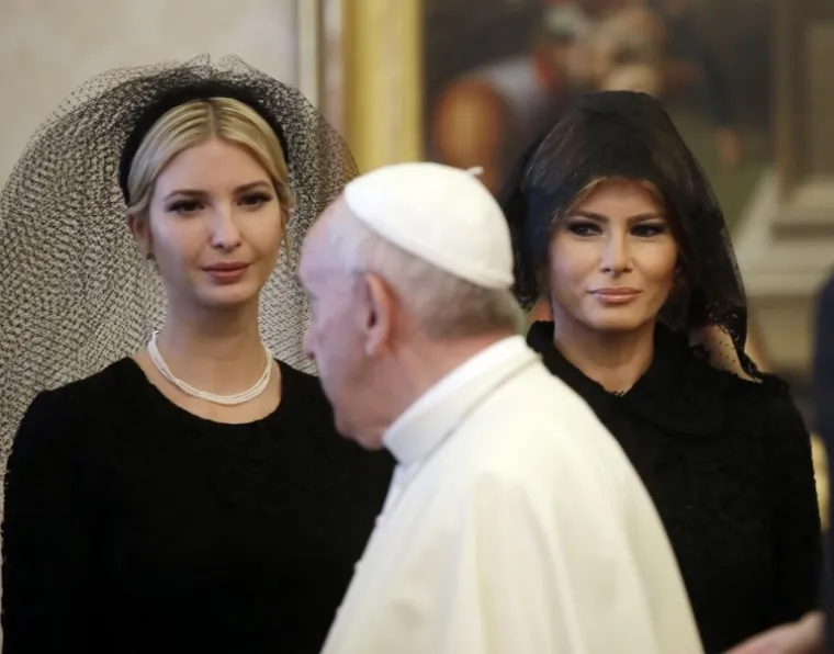 Papa i Trump susreli se u Vatikanu, pogledajte kako su bile odjevene Melania i Ivanka