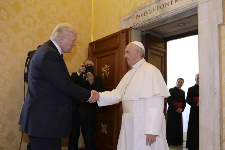 Papa i Trump susreli se u Vatikanu, pogledajte kako su bile odjevene Melania i Ivanka