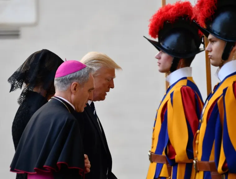 Papa i Trump susreli se u Vatikanu, pogledajte kako su bile odjevene Melania i Ivanka