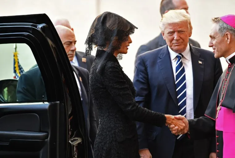 Papa i Trump susreli se u Vatikanu, pogledajte kako su bile odjevene Melania i Ivanka