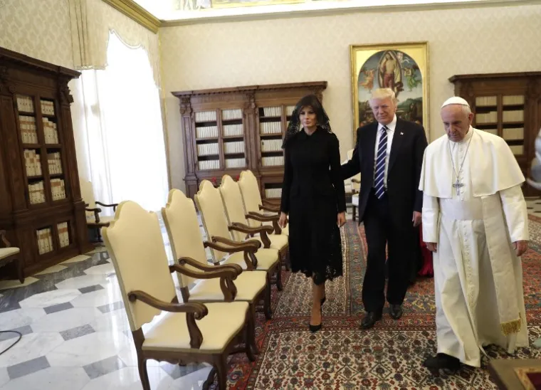 Papa i Trump susreli se u Vatikanu, pogledajte kako su bile odjevene Melania i Ivanka