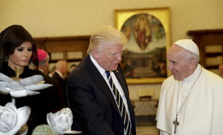 Papa i Trump susreli se u Vatikanu, pogledajte kako su bile odjevene Melania i Ivanka