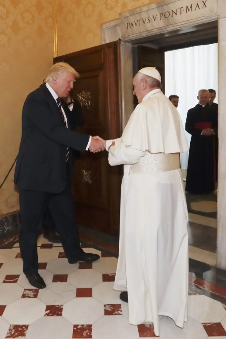 Papa i Trump susreli se u Vatikanu, pogledajte kako su bile odjevene Melania i Ivanka