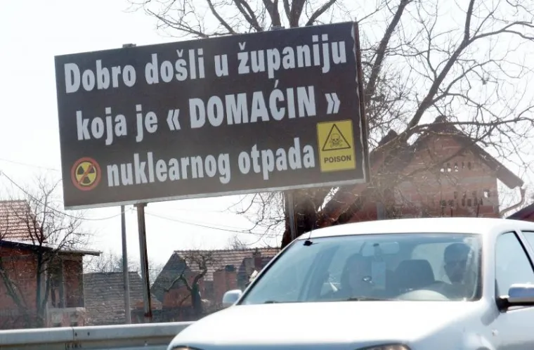 PLAKATI S MRTVAČKIM GLAVAMA: 'Dobrodošli u županiju koja je domaćin nuklearnog otpada'