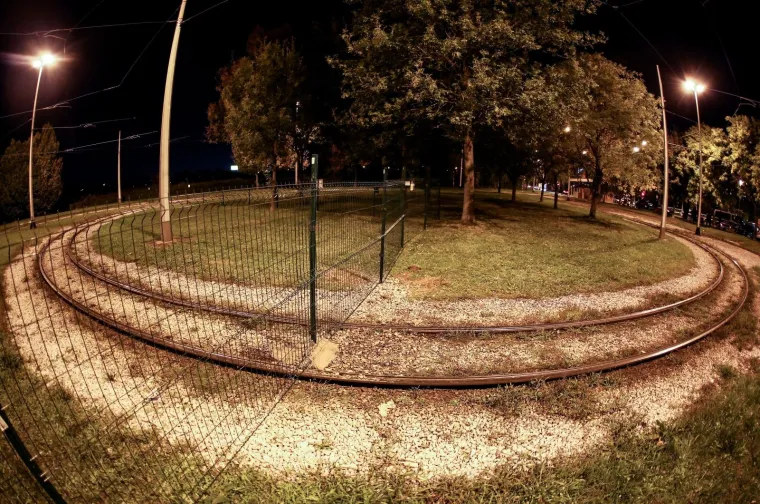OBITELJ MARŠANIĆ POSTAVILA OGRADU NA OKRETIŠTU TRAMVAJA PREČKO: Traže natrag svoj posjed